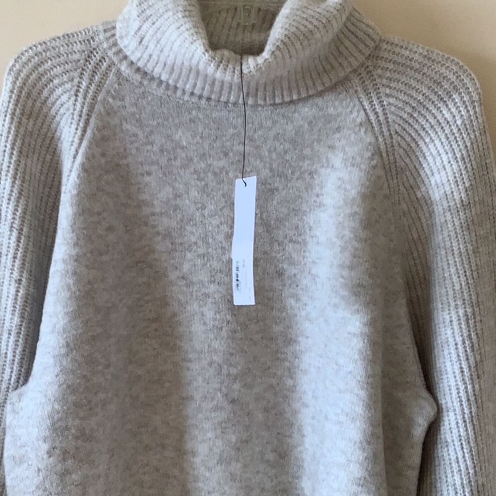Gorgeous new sweater by Topshop π¦π€π€ - Picture 1 of 12